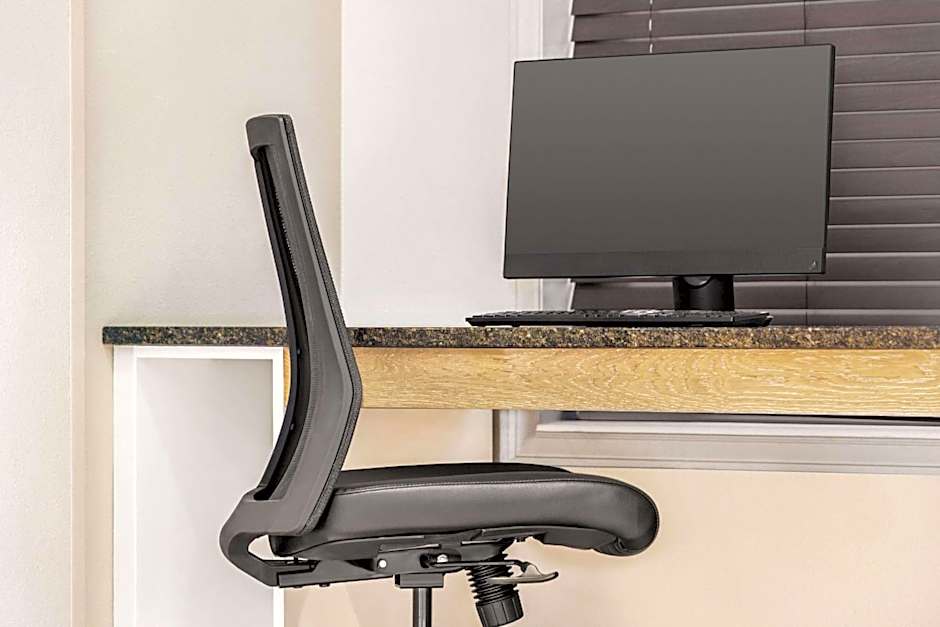 Country Inn & Suites by Radisson, St. Cloud East, MN