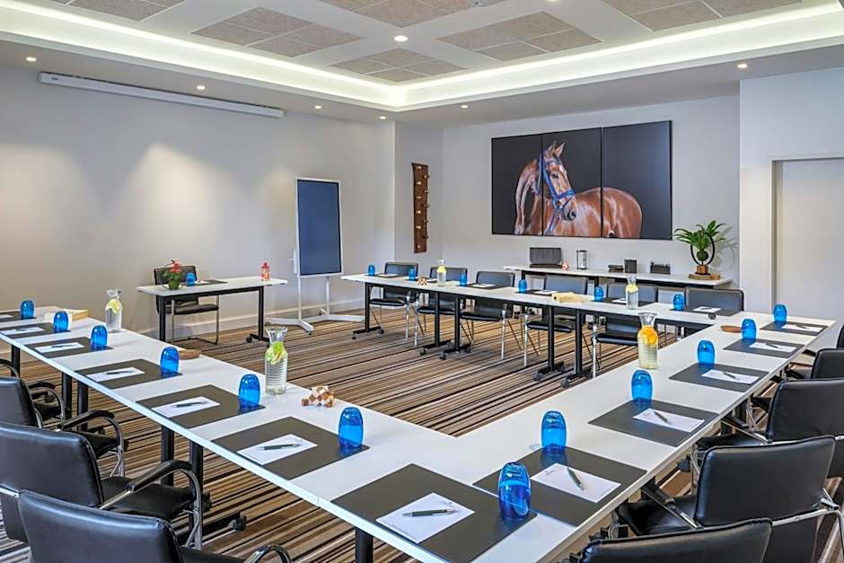 Renaissance Paris Hippodrome de St. Cloud Hotel