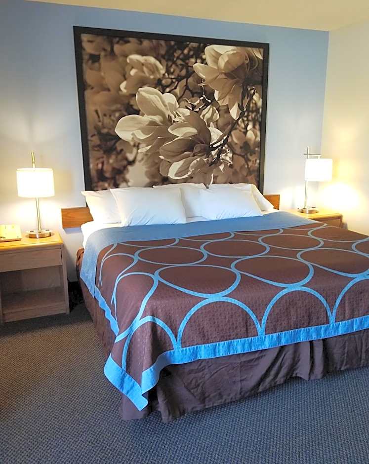 Super 8 by Wyndham Valdosta/Conf Center Area