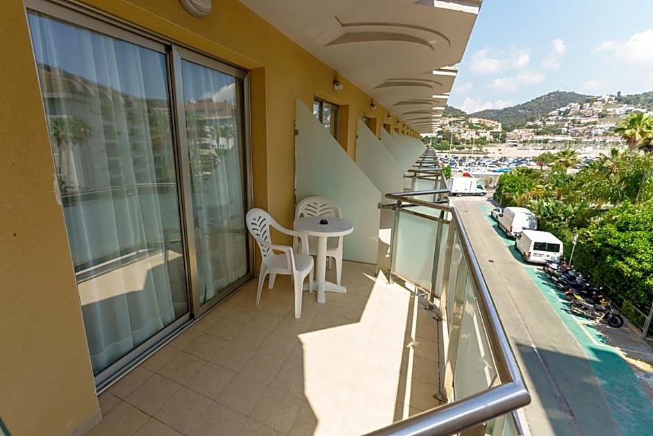 DWO Sirius - Adults Only