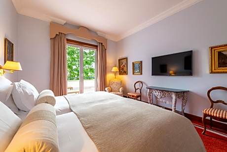 Suite with Garden View