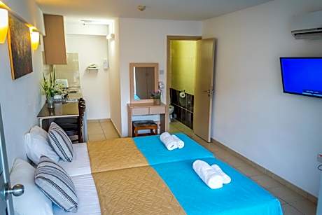 Studio with Pool View - Ground Floor