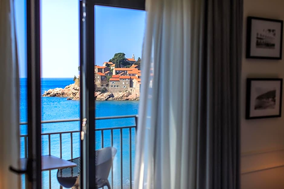 Hotel California by Aycon