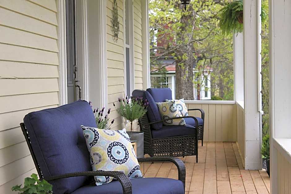 Maplehurst Manor Bed and Breakfast