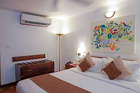 Lake Front Villa with Private Pool - Complimentary one-hour Sunset cruise (subject to weather conditions)