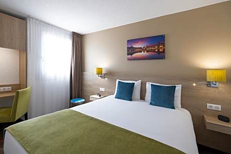 Comfort Queen Room with Bath Tub