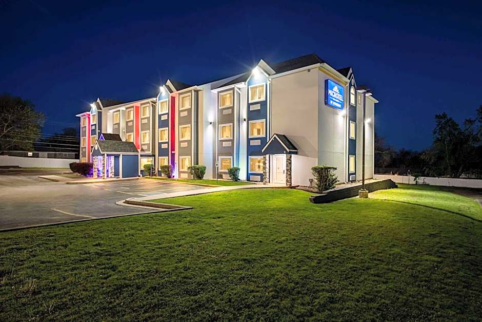 Microtel Inn & Suites by Wyndham Tulsa  Catoosa/Route 66