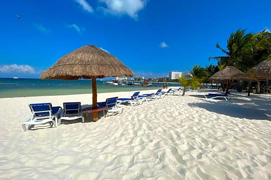 Oceanfront Condo BM By Andiani