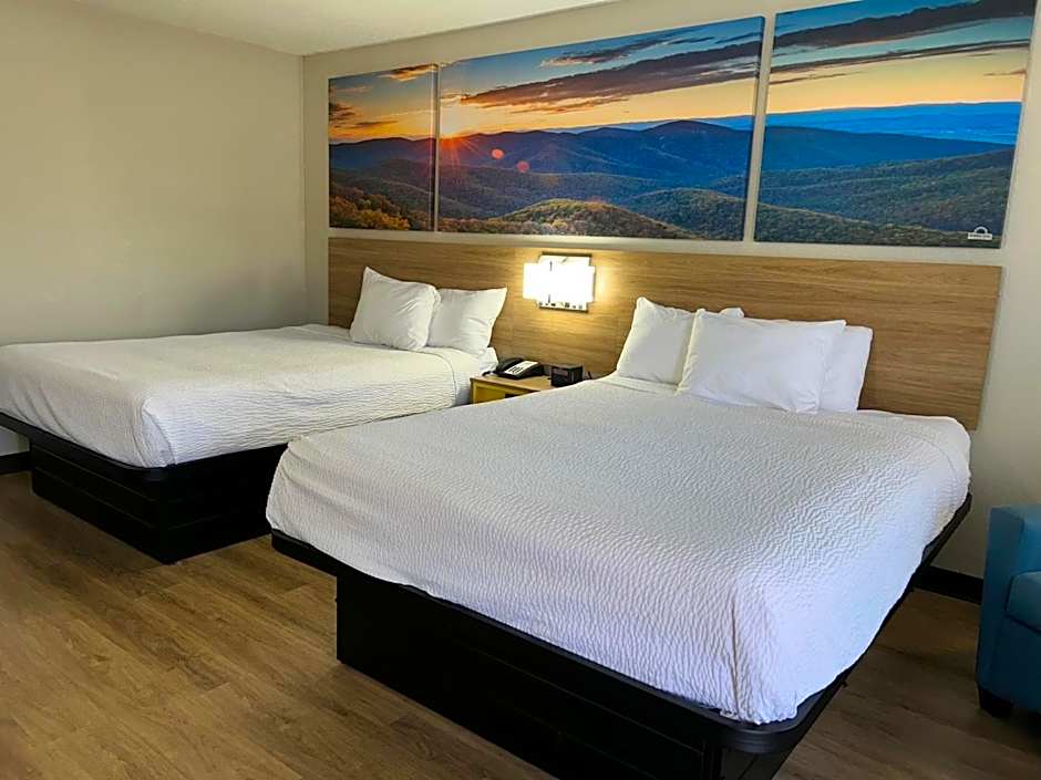 Days Inn by Wyndham Clayton