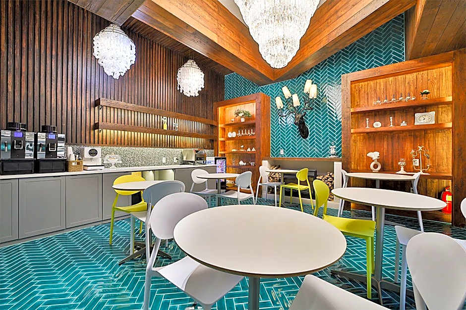 February Hotel SeongSeo