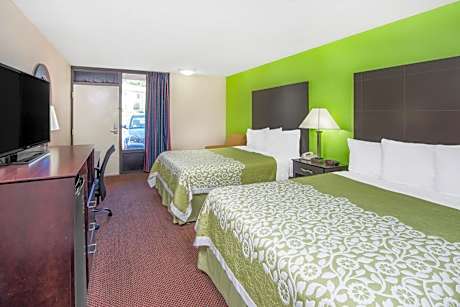 Queen Room with Two Queen Beds - Smoking