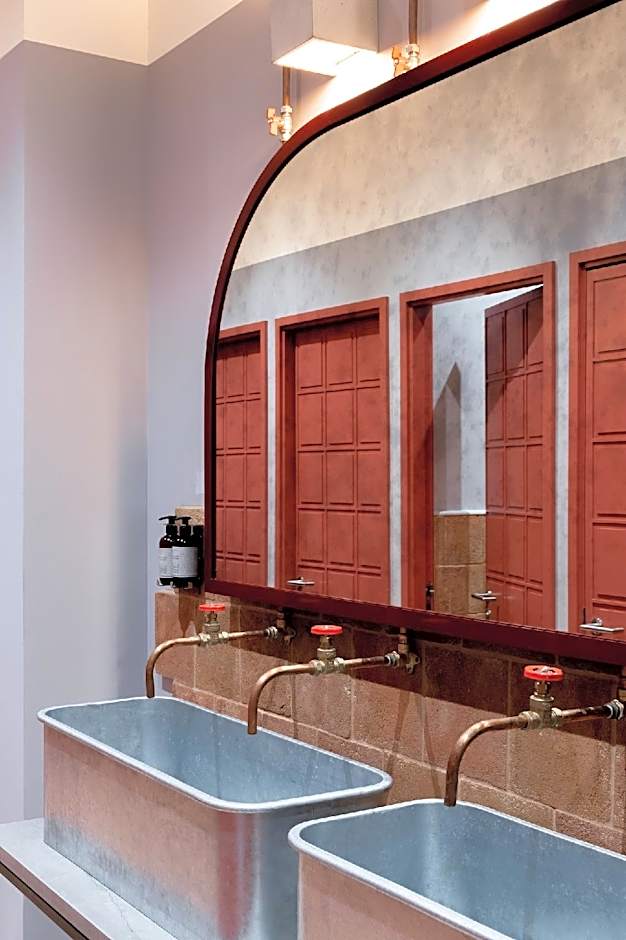 Bermonds Locke, Tower Bridge 