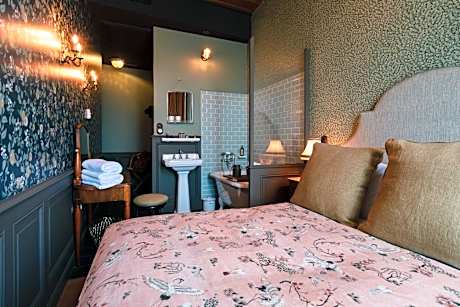 Deluxe Queen Room - Boudoir