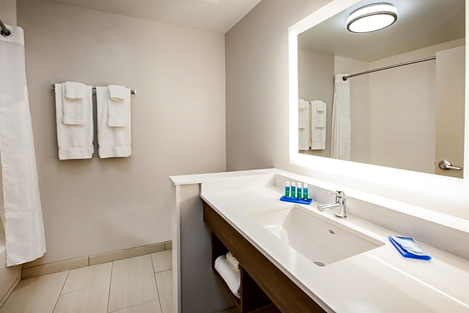 Holiday Inn Express Hotel & Suites Boston - Marlboro By IHG
