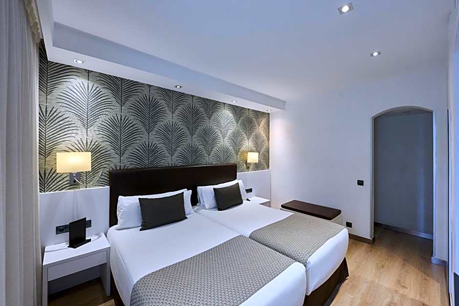Catalonia Castellnou Hotel