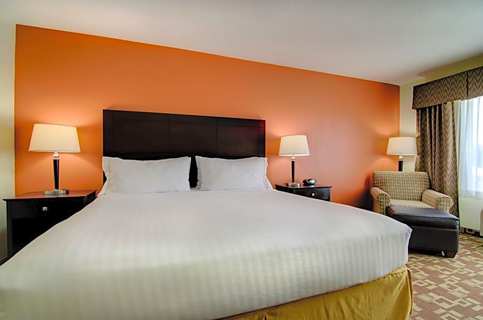 Holiday Inn Express Hotel & Suites Kansas City Sports Complex By IHG