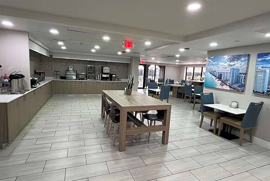La Quinta Inn & Suites by Wyndham Fort Lauderdale Cypress Creek