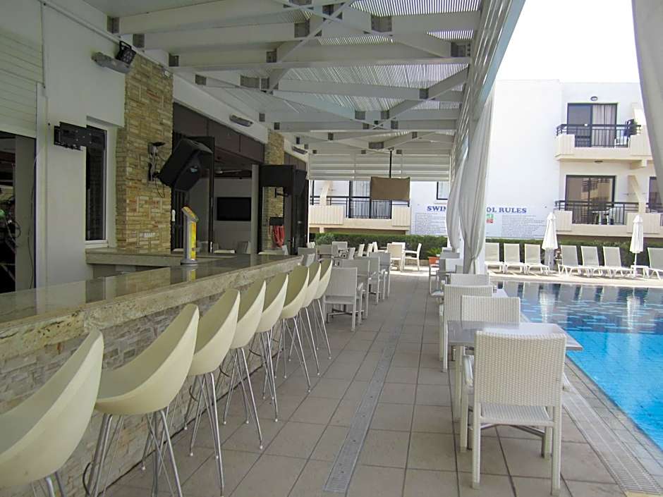Senator Hotel Apartments