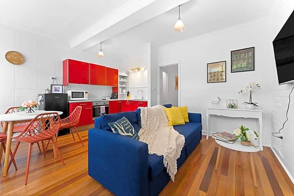 Renovated 1BR Unit CBD Parking Wi-Fi South Tce
