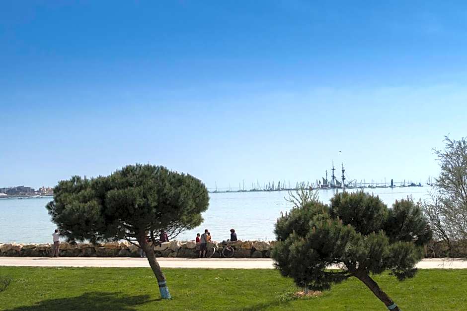 Logis Hôtel Le Rochelois