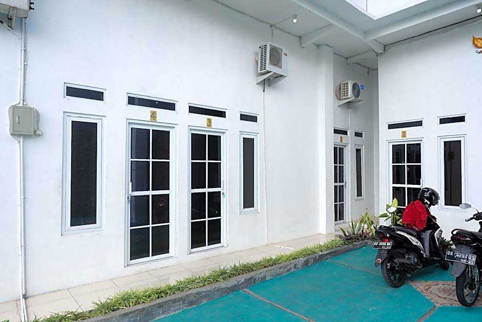 RedDoorz Syariah near Universitas Slamet Riyadi Solo