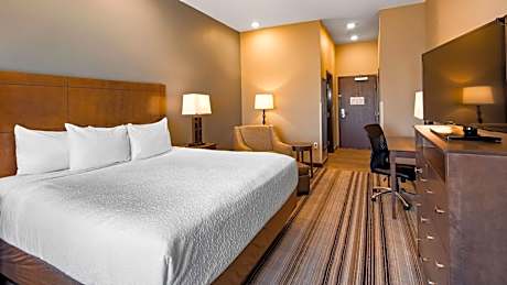 King Room with Roll-In Shower - Disability Access