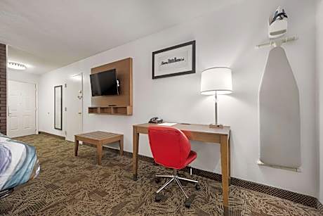 King Room with Roll-In Shower - Disability Access