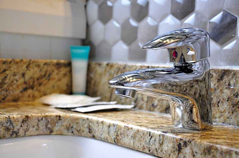 Moonlight Inn & Suites