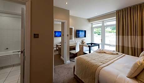 Suite with Pool View