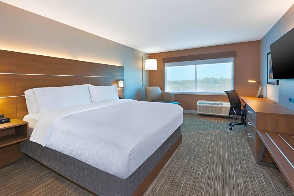Holiday Inn Express & Suites Cedar Springs  Grand Rapids N By IHG
