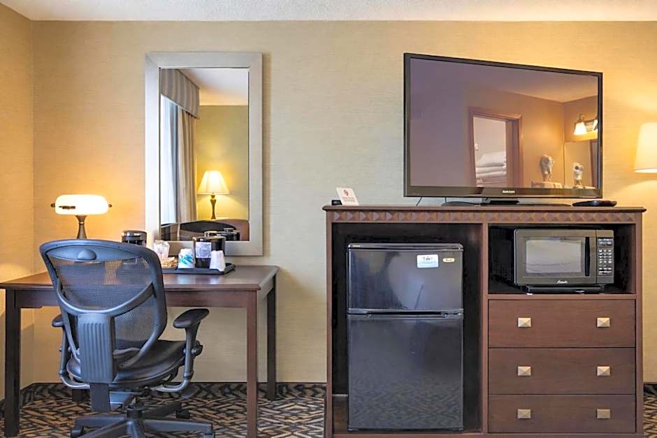 Fireside Inn And Suites