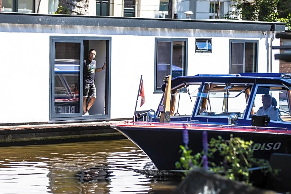 Amsterdam-Houseboat-Amstel