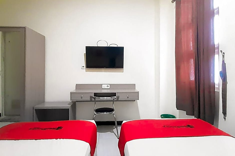 RedDoorz Syariah Near Transmart Mall Palembang