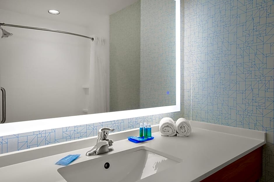 Holiday Inn Express Hotel & Suites Ontario, an IHG Hotel