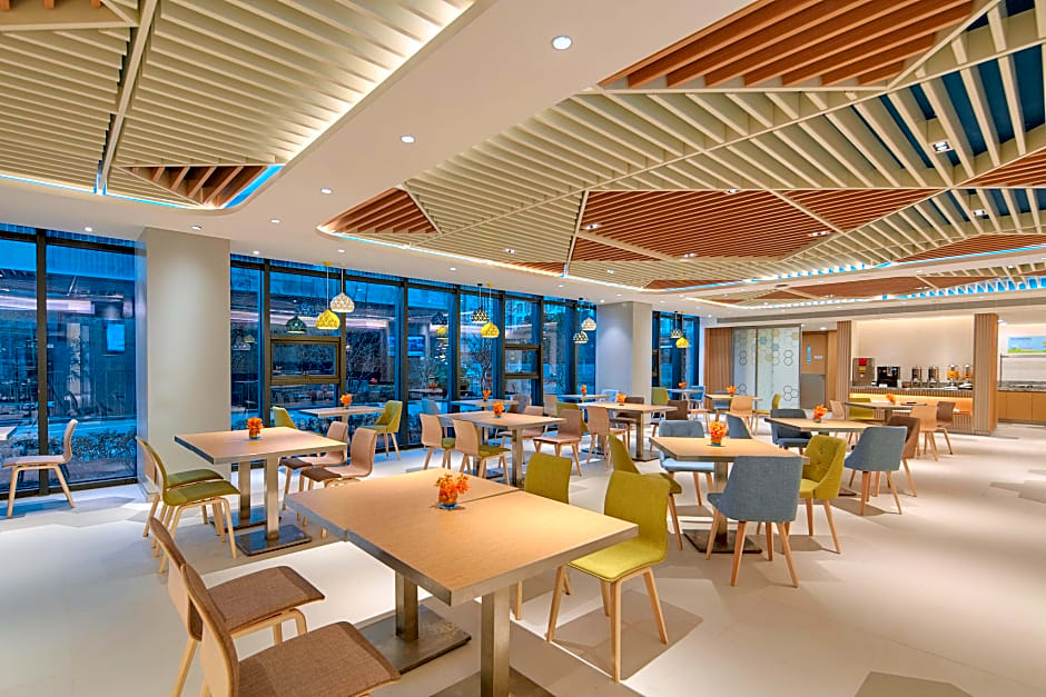 Holiday Inn Express Nantong Textile City By IHG