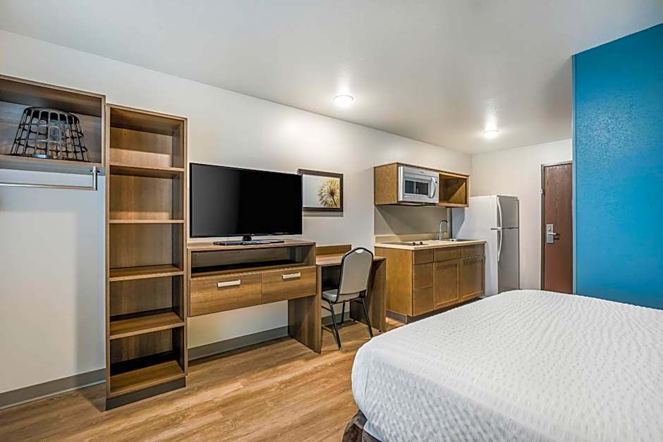 WoodSpring Suites Chicago Addison