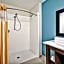 La Quinta Inn & Suites by Wyndham Niagara Falls
