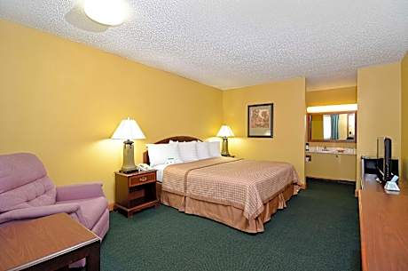 One Queen Bed Deluxe Non-Smoking
