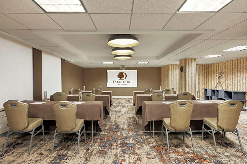 DoubleTree by Hilton McLean Tysons