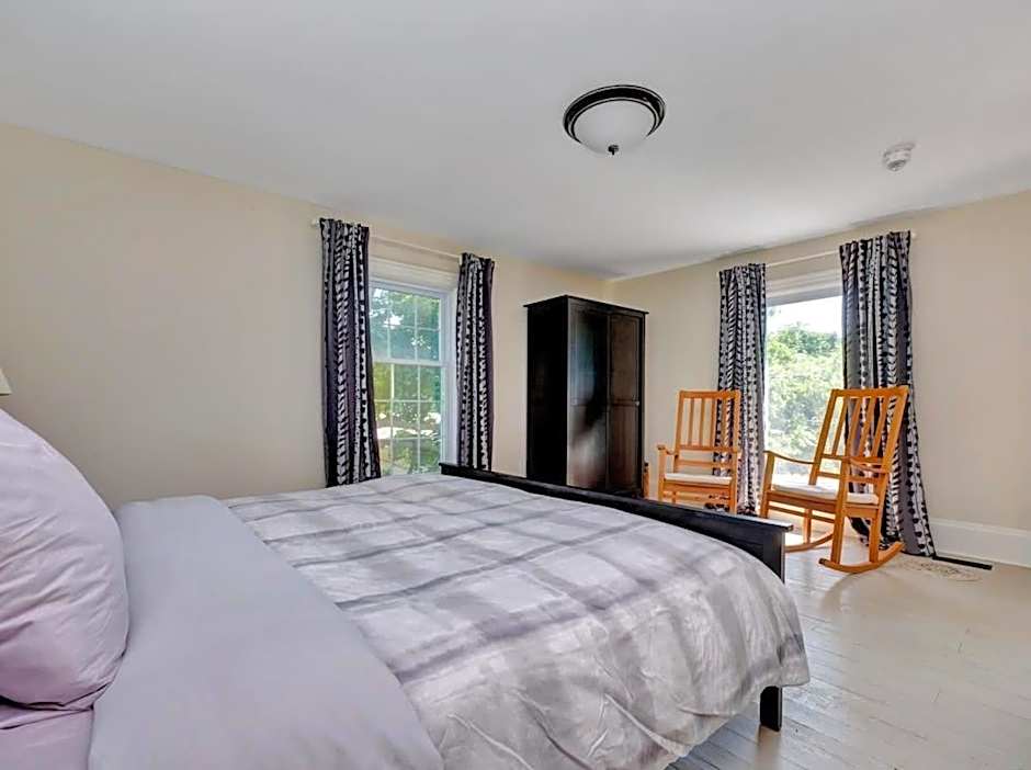 Wind & Waves - Wellington waterfront with Satellite TV & fire pit