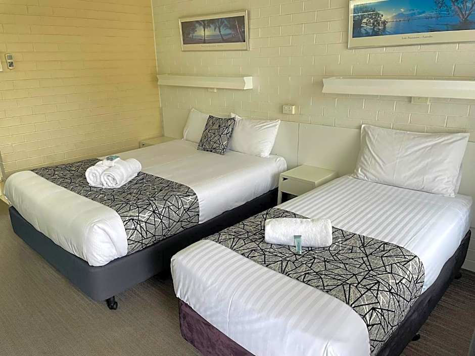 Coastal Bay Motel