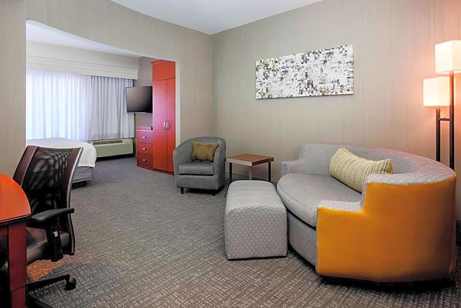 Courtyard by Marriott Dallas Arlington South