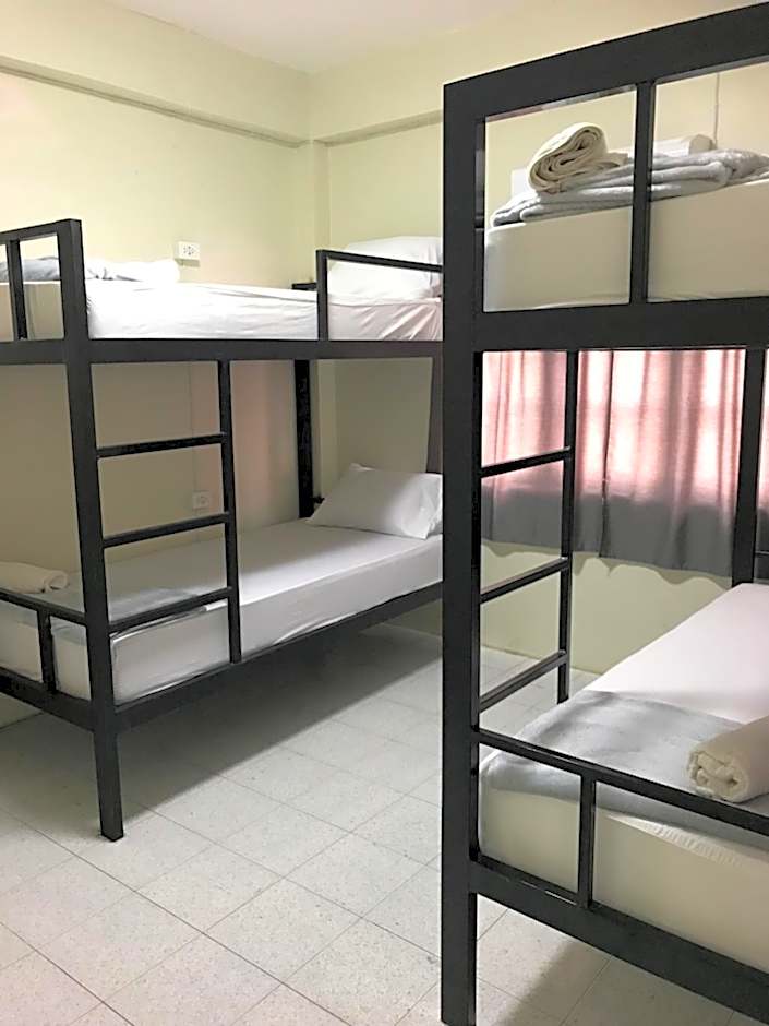 Holiday Phangan - Hostel & Bar