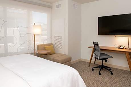 Guest Room, 1 King