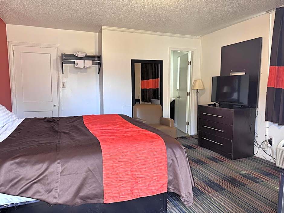 OYO Palm Leaf Motel