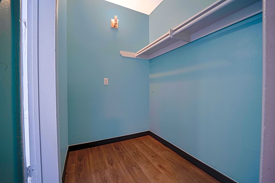 Rodeway Inn & Suites North Hollywood Burbank Airport - Universal Area