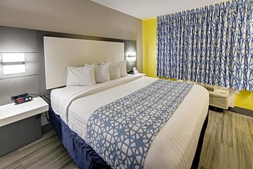 Emerald Coast Inn & Suites