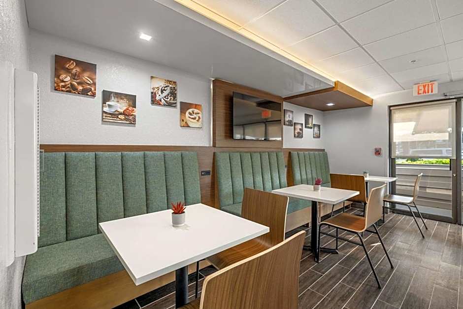 Clarion Pointe Lakeland I-4