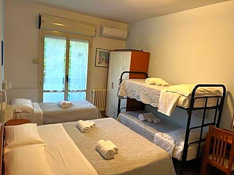 Quadruple Room with Bathroom