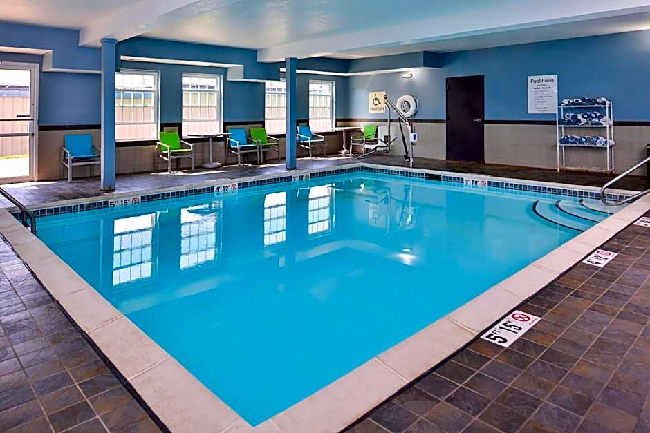 Holiday Inn Express Hotel & Suites North Kansas City By IHG